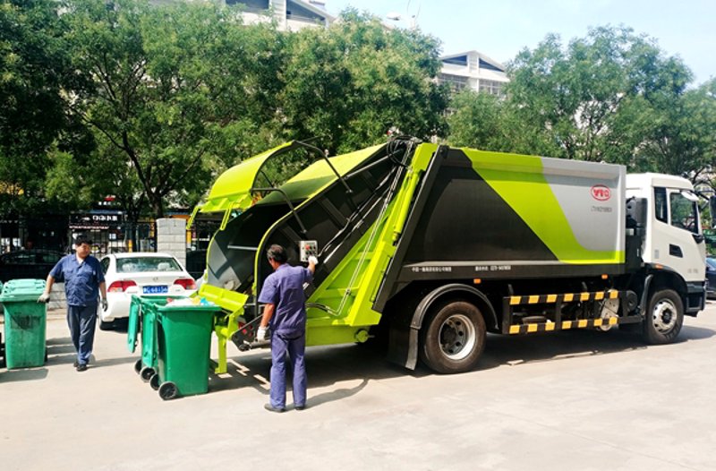 【程力专用汽车】洒水车图片：高效与清洁的完美融合